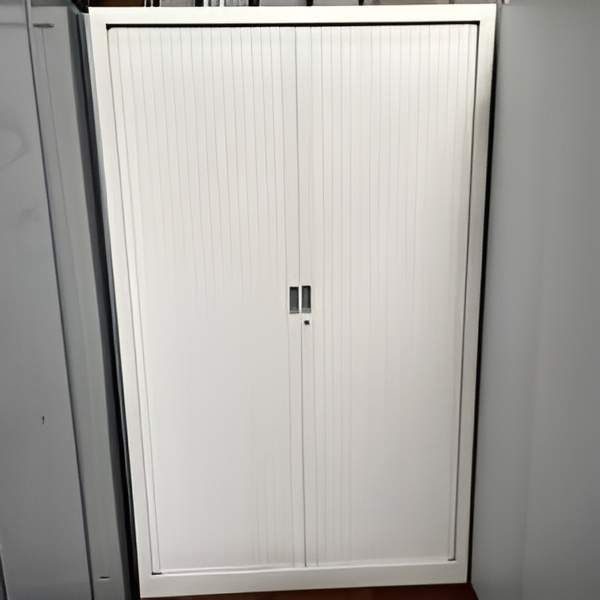 Armoire haute à rideau, hauteur 198, largeur 100.coloris blanc. Quantité 25. 200,00 € HT unitaire