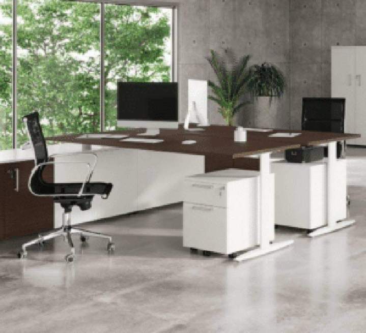 Bureau Teko avec pied métal. À partir de 265,00 € HT