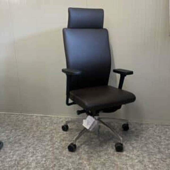 Fauteuil Crono en cuir. Mécanisme Synchrotek, accoudoir réglable, appui-tête. Disponible en 16 coloris. 1 531,00 € HT