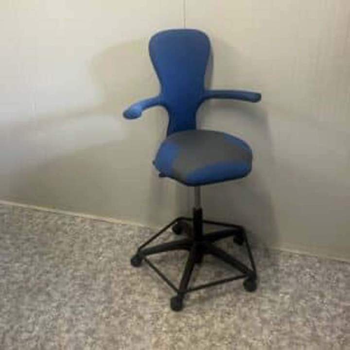 Fauteuil Task pour bureau électrique. Mécanisme synchronisé. Disponible en 100 coloris. 853,00 € HT