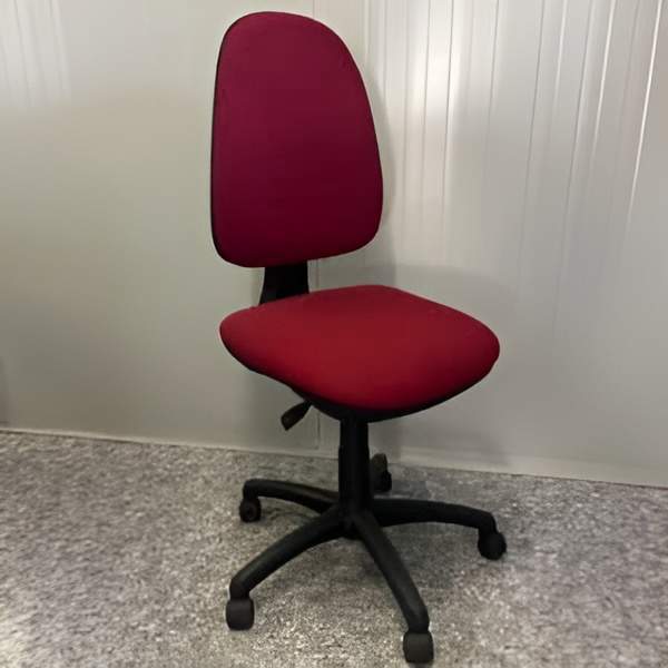 Chaise dactylo tissu bordeaux , mécanisme contact permanent. Quantité : 15.  <s>129,00 € HT</s> -50%