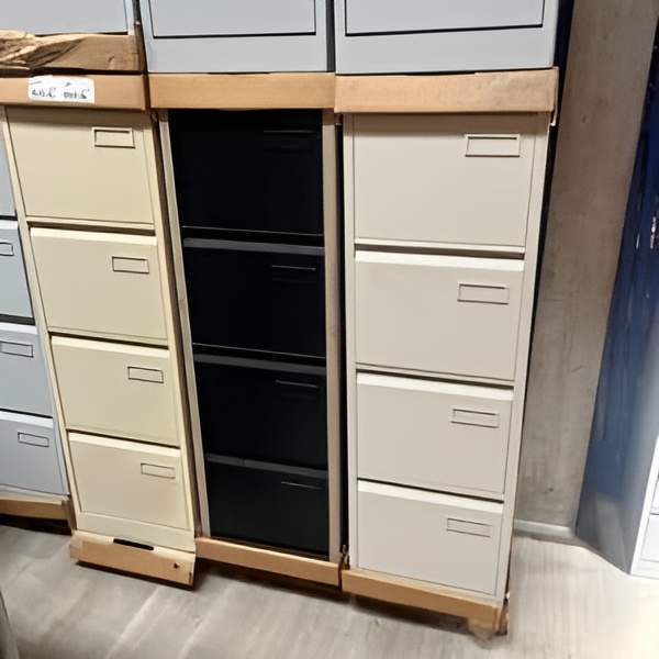 Classeur 4 tiroirs Bisley pour dossier suspendu. Disponibles : 2 beige, 1 gris, 1 noir.  <s>390,00 € HT unitaire</s> -60%