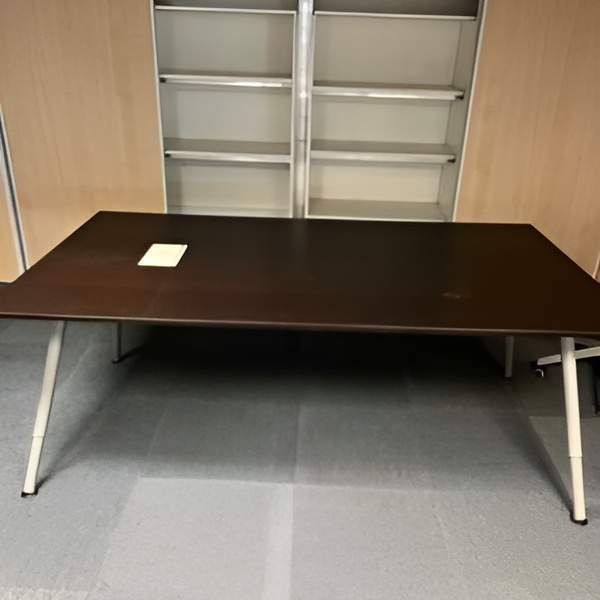  Table de réunion 180×120, coloris wengué. 189,00 € HT