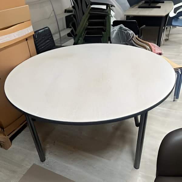 Table ronde pliante diamètre 180. Quantité : 8.  <s>460,00 € HT unitaire</s> -60%