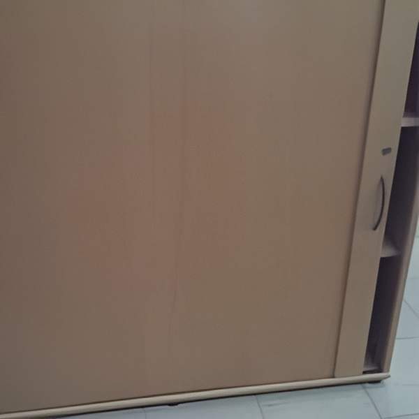 Armoire basse à rideau hauteur 100 largeur 80. coloris hêtre. 129,00 € HT