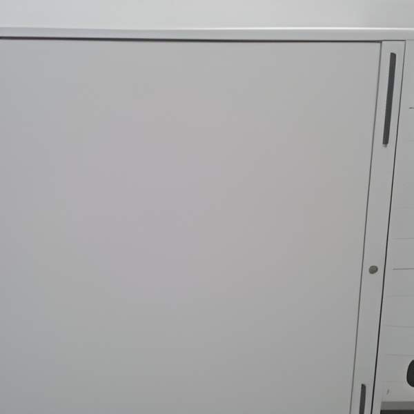 Amoire basse à rideau grise, largeur 120, hauteur 100. Quantité 8. 129,00 € HT unitaire