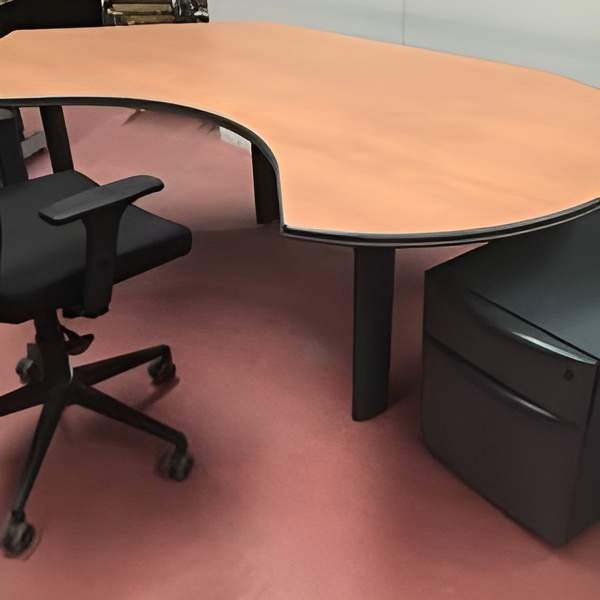  Bureau direction de marque Clen 220×90, coloris poirier, pied métal noir avec caisson mobile. 350,00 € HT