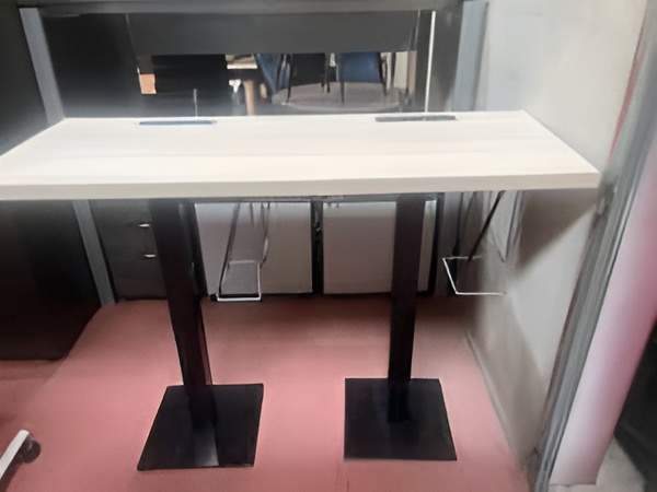 Mange debout longueur 150 cm largeur 60 cm hauteur 110 cm avec prise. Quantité : 2. 290,00 € HT unitaire