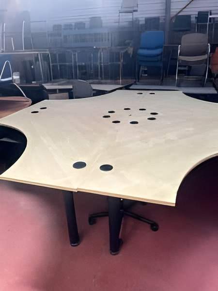 Ensemble de 4 bureaux compact 160×160 Marque Vitra 600,00 € HT